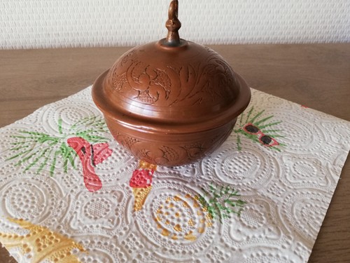 Petit pot couvert - pot, cuivre