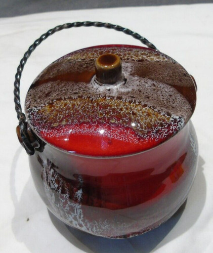 Petit pot avec - , couvercle